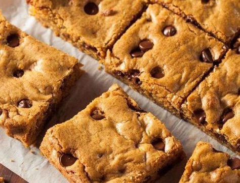Keto Chocolate Chip Bars