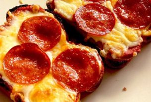 Air Fryer Garlic Toast Pizza