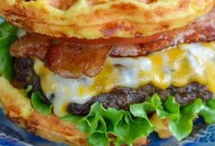 Keto Burger Chaffle