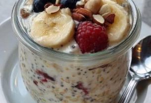 Creamy Sugar-Free Overnight Oats with Banana & Berries